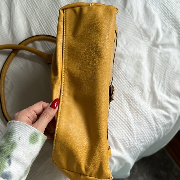 Vintage Yellow purse - Picture 12 of 16